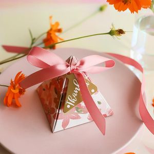 Cadeau cadeau 50pcs pyramide triangulaire boîte de bonbons faveurs de mariage et cadeaux boîtes chocolat bomboniera cadeaux fournitures de fête