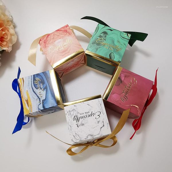Cadeau cadeau 50pcs boîte carrée de bronzage de mariage avec ruban bonbons emballage de chocolat boîtes de papier thème anniversaire pour les invités