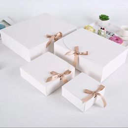 Geschenkomschakeling 5 stks/Set Clamshell Bow Box Kraft Paper Cardboard Pakket Valentijnsdag Party Candy Opbergdozen met linten