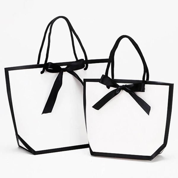 Emballage cadeau 5 pièces carton blanc cadre noir sac en papier pour la Promotion vêtements Portable fourre-tout emballage d'affaires sac cadeau