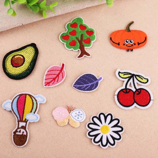 Cadeau cadeau 9pcs / pack feuilles de cerisier citrouille broderie patch autocollant pour bricolage t-shirt vêtements sacs décoration réparation étiquette adhésive