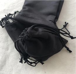 Enveloppe cadeau en tissu noir sac à poussière de mode emballage 2c sac à cordes de colis pour bijoux double casse de stockage imprimé double 13x10cm4676312