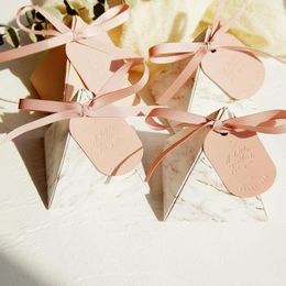 Caja de papel de regalo pirámide Triangular mármol dulces recuerdos de boda embalaje de Chocolate regalos para Baby Shower cajas suministros para fiestas