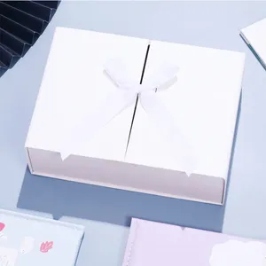 Envoltura de regalo Cartón Blanco Papel negro Cajas de regalos con cinta Favores de boda Caja de invitados Embalaje de cumpleaños Suministros de decoración