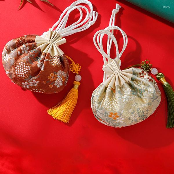 Envoltura de regalo estilo chino joyas bolsa de almacenamiento de bordado vintage brocade sachet tassel carro colgante de dibujo boda