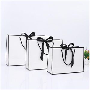 Cadeau cadeau Creative Design Grand Noir Bordure Blanc Kraft Papier Sac Avec Poignée De Mariage Faveur Bowknot Lx01480 Drop Livraison Hom Dhcls