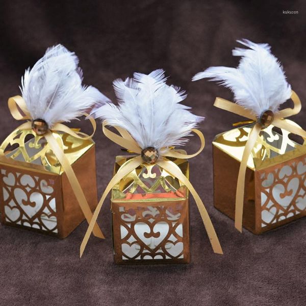 Enveloppe cadeau créatif European Pesonality Wedding Hollow Candy Boxes Laser sculpture Feather Gold Party Favors Gifts Iridescente Paper Boxgift