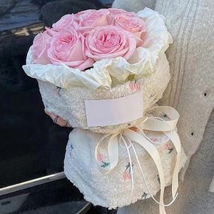 Emballage cadeau mode Bouquet de fleurs emballage tissu laine d'agneau emballage saint valentin fournitures de mariage fleuriste