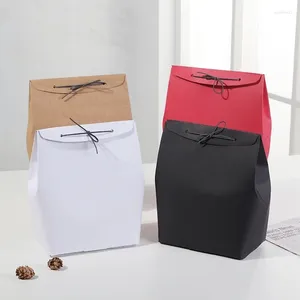 Envoltura de regalo Cajas de embalaje plegables de moda Día de San Valentín Presente Bolsas de sobre Papel Kraft puro Bolsa portátil con cordón de cuero