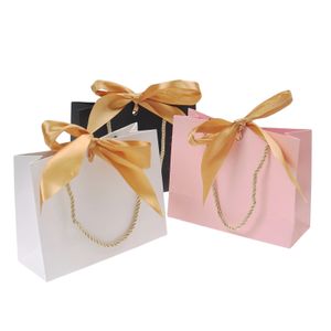 Emballage cadeau Sacs-cadeaux avec poignées Papier Party Favor Sac à main Bow Ruban Bijoux Emballage Anniversaire Mariage Graduation Célébration Présent Wrap 231025