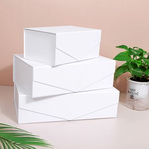 Emballage cadeau boîte-cadeau pour mariage anniversaire fête de Noël aimant boîte d'emballage de produit à clapet pour entreprise blanc boîte de cadeaux personnalisés 230720