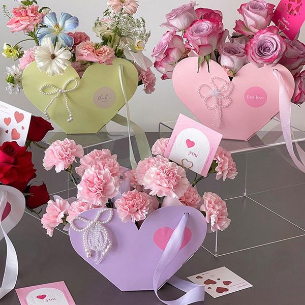 Regalos envolventes forma de corazón flores manejo de la caja del ramo del ramo de la elaboración del arte floral presente papel de embalaje de la madre día de la madre envoltura monocromática