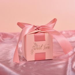 Geschenkwikkeling High-end Cube Candy Box Wedding Gunsten Geschenken Dozen voor gasten Baby shower Decor Giveaway Paper Packaging Bag Party Spoedstukken