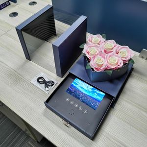 Geschenkwikkel Hoogwaardige Flower Box LCD Video Universal Boekje bekijken voor advertentiebedrijf Verjaardagsbruilingsdozen