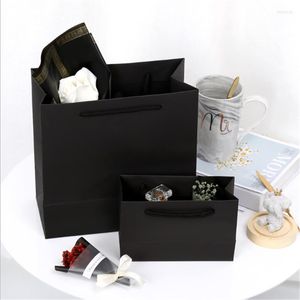 Cadeau cadeau de haute qualité sac à main présent sac sacs en papier noir kraft avec poignée de mariage fête d'anniversaire paquet de faveur