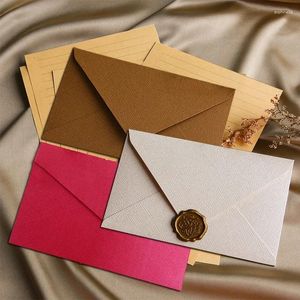 Geschenkwikkel Linnen Stationery Envelope 50 stks/Lot Style Envelops voor hoogwaardige bruiloft uitnodigingen Paper textuur Postkaarten Zaken