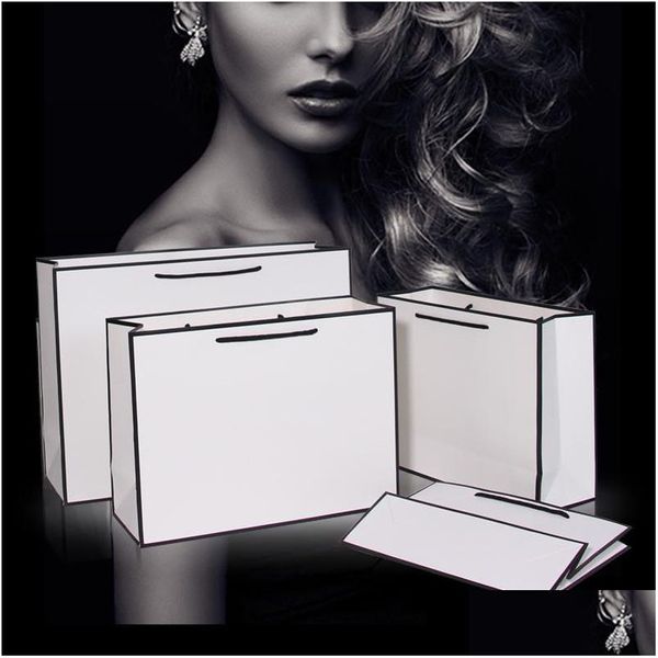 Envoltura de regalo Nuevo diseño creativo Borde negro Bolsa de papel Kraft blanco con asa Bolsas de favor de fiesta de boda Logotipo personalizado LX0767 Drop Delive Dhczw