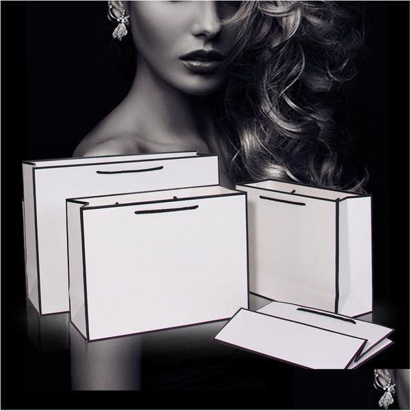 Papel de regalo Nuevo diseño creativo Borde negro Bolsa de papel Kraft blanco con asa Bolsas de recuerdo de fiesta Logotipo personalizado Lx0767 Drop Delive Dhyx1