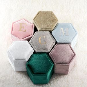 Gift Wrap Gepersonaliseerde Single Slot Hexagon Fluwelen Ring Box Engagement Bruiloft Elegante Bruidsdrager Afgestudeerd