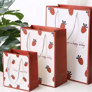 Geschenkwikkeling Senior Red Cute Kraft Paper Bag Kerstfeest Tassen Bruiloft Verjaardag Candy Gunst Multifunctioneel herbruikbaar