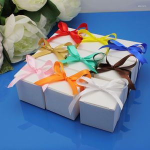 Cadeau cadeau carré simple papier blanc boîtes de bonbons fournitures de fête de mariage boîte d'emballage avec rubans bébé montré sac de faveurs