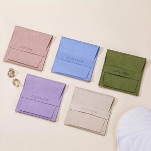 Geschenkomschakeling Groothandel 500 %/Lot aangepast Logo MicroFiber sieraden Verpakking Envelop Sluiting Velvet Suede zaktas