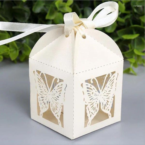 Envoltura de regalo al por mayor- 50 unids Corte por láser Mariposa grande Papel hueco Caja de dulces Favor de boda Baby Shower con cinta