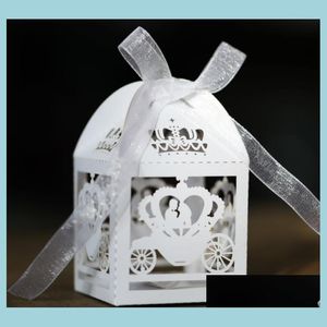 Envoltura de regalo Venta al por mayor 50 Unids Corte láser blanco Carruaje encantado Caja de matrimonio Calabaza Cajas de favor de la boda Regalo Gota de caramelo Entrega a domicilio Dhwer