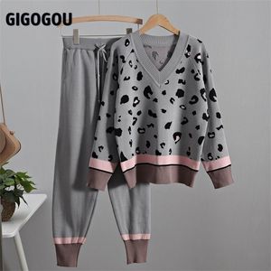 Gigogou lente vrouwen gebreide trainingspakken 2 -delige sets dames kostuum v nek luipaard pullover trui gebreide potloodbroek pakken 210331