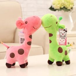 Giraffe pop gift18cm/25cm Leuke Giraffe Knuffel Hanger Zachte Herten Gevulde Cartoon Dieren Pop Baby Kinderen Speelgoed Kerst Verjaardag Kleurrijke Geschenken