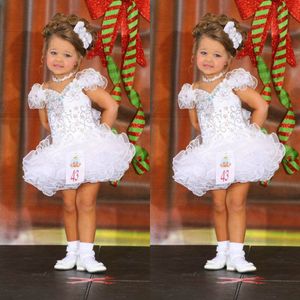 Vestidos de desfile para niña Cuello en V Mangas casquillo Con cuentas de cristal Vestidos de fiesta blancos Tubería de organza Con gradas 2019 Vestidos para niñas de flores