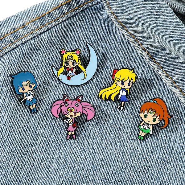 Child Childhood Game Sailor Moon Enamel Pin Lindas películas de anime de anime Pins de esmalte duro Collect Metal Cartoon Broche Back Bag Bollar Bolsas de collar