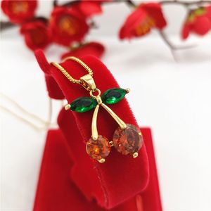 Girl Children Hangdekbare ketting Mooie kersenvormige sieraden Geschenk 18K Geel goud gevulde rode kubieke zirkonia mode -accessoires