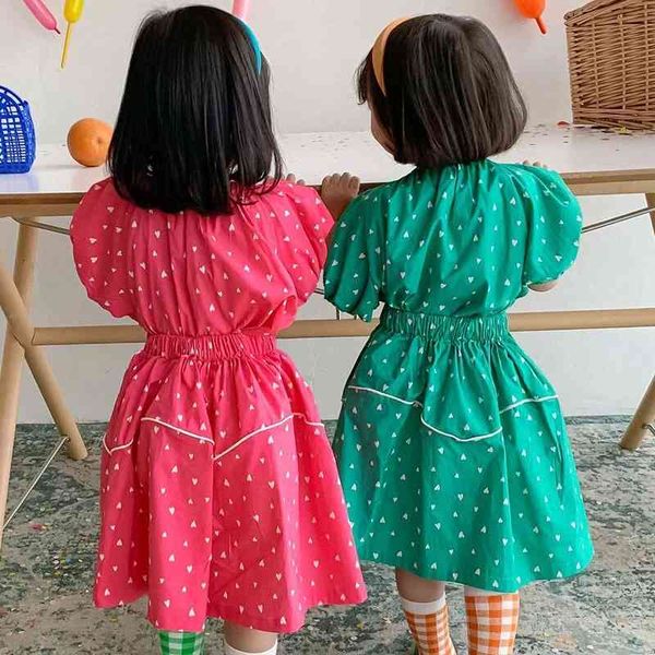 Conjunto de ropa de niña estilo coreano moda de manga corta amor impreso blusa + falda traje de verano para niños de 2 piezas 210515