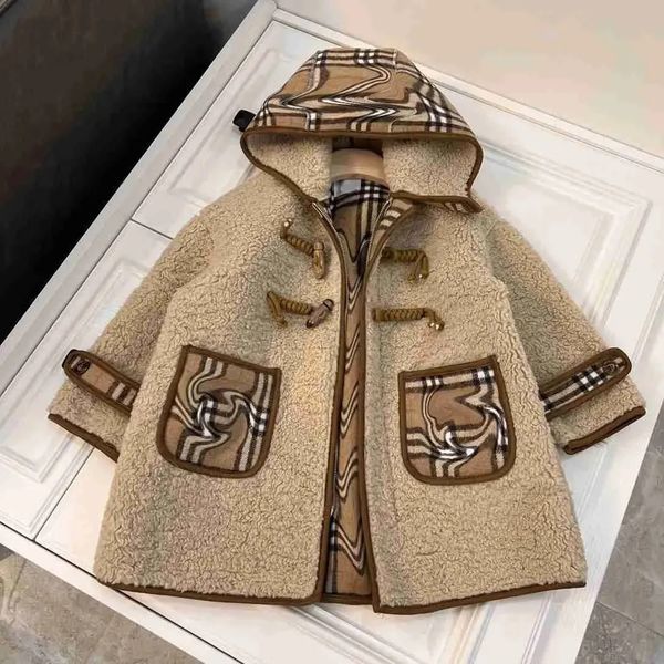 Girl Designer Kids Lamb Wool Jacket Checker Mather ing Baby Clothes Taille 100-160 cm Cow Horn Buckle Decoration Child Coat