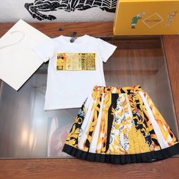 Diseño de vestimenta de vestimenta de diseño de chicas Dibujo de vestidos fáciles para niñas para fiestas de cumpleaños Camiseta para niños Falda plisada Set 90-150cm