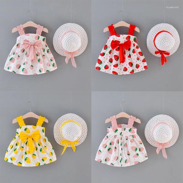 Robes de fille 2 pcs robe d'été douce sangle suspendue à la fraise imprimer un gros arc en coton est livré avec un chapeau