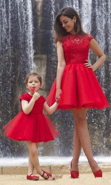 Vestidos de niña 2022 Encaje rojo Una línea Vestido corto para madre e hija Mangas con joya Vestidos de fiesta formales Prom