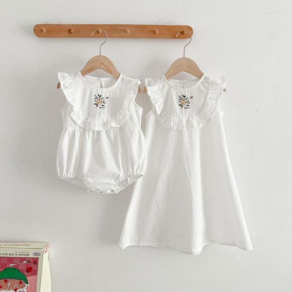 Fille robes 2023 jumeau soeur correspondant tenues pour bébé filles nées été à la main broderie barboteuses tout-petits bébé-poupée