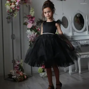 Robes de fille Tulle noir plumes moelleuses perles longueur au genou robe de fleur sans manches pour mariage princesse enfants première robe de bal de communion