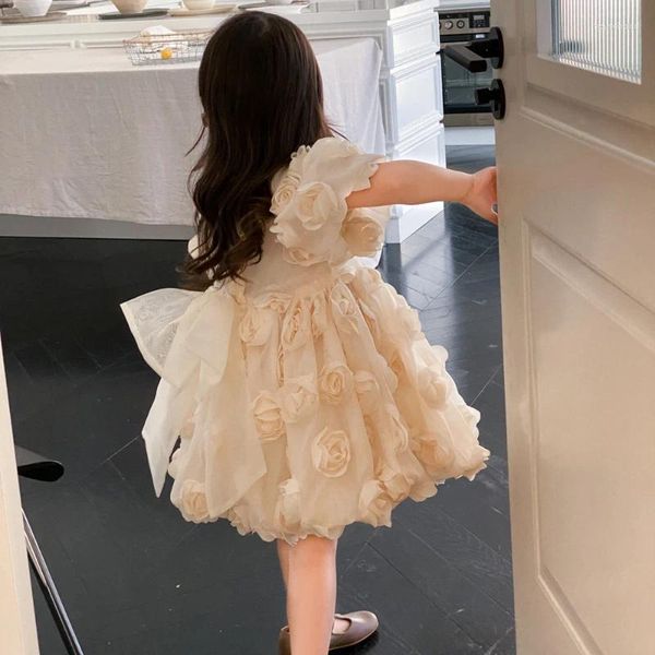 Robes de fille Vêtements pour enfants Vêtements pour enfants coréens 2024 Printemps et été Filles Robe de princesse à fleurs à manches courtes Doux Mignon Élégant