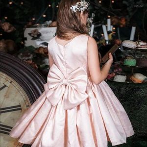 Robes de fille robe de fleur mignonne sans manches longueur au genou applique moelleuse avec grand arc pour la fête d'anniversaire de mariage robes de bal de première communion