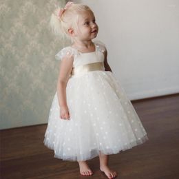 Fille Robes Gardenwed Adorable Fleur 2023 Dot Tulle Puffy Robe De Bal Thé Longueur Bébé Pageant / Communion / Robe De Fête De Mariage