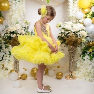 Girl Dresses Girl's Yellow Puffy Ruffles Girls Knie Lengte V Hals Little Princess Birthday Party Toge Kerstmis Pageant Jurk 1-14y rekwisieten