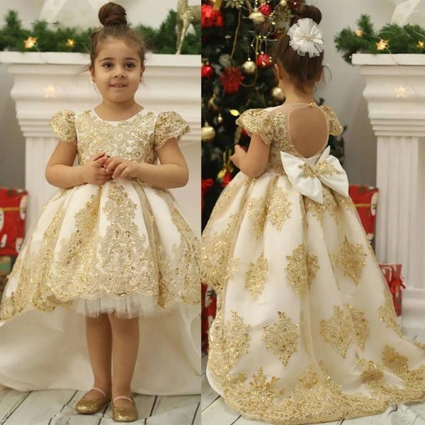 Vestidos de niña Flor dorada con lazo Niñas bebés Apliques de cuentas Vestidos de fiesta de boda Vestido de desfile de princesa alto y bajo para niños pequeños