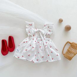 Fille robes dans l'été 2024 filles nourrissantes habillés légères fraîche cerise fraîche imprimé mignon baby princesse arc né