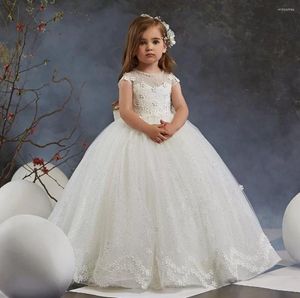 Meisjesjurken ivoor 3D Appliqued Ball Gown Flower voor bruiloft kralen Toddler Pageant -jurken Tule lovertjes First Communion -jurk