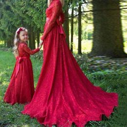 Fille Robes Dentelle Rouge Une Ligne Mère Et Fille Avec Arc Col Haut Long Balayage Fleur Robe Princesse Fête D'anniversaire Robes