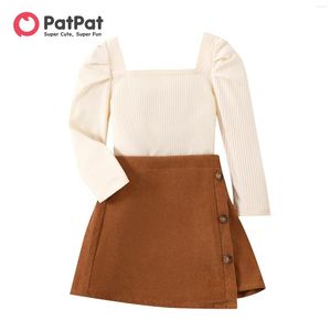 Robes de fille PatPat 2pcs enfant en bas âge col carré côtelé solide haut à manches longues et boutons jupe ensemble