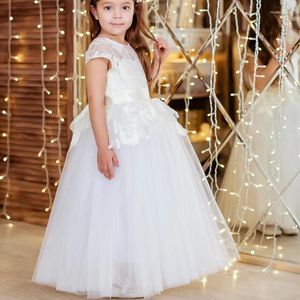 Fille robes princesse pour la fête élégante fleur à main de la main de petit enfant